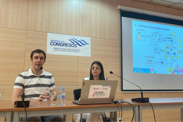 Alfonso Martínez y Marta Lozano durante la ponencia